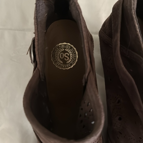 Ladies 9 med short ankle shoe w heel - Picture 5 of 6